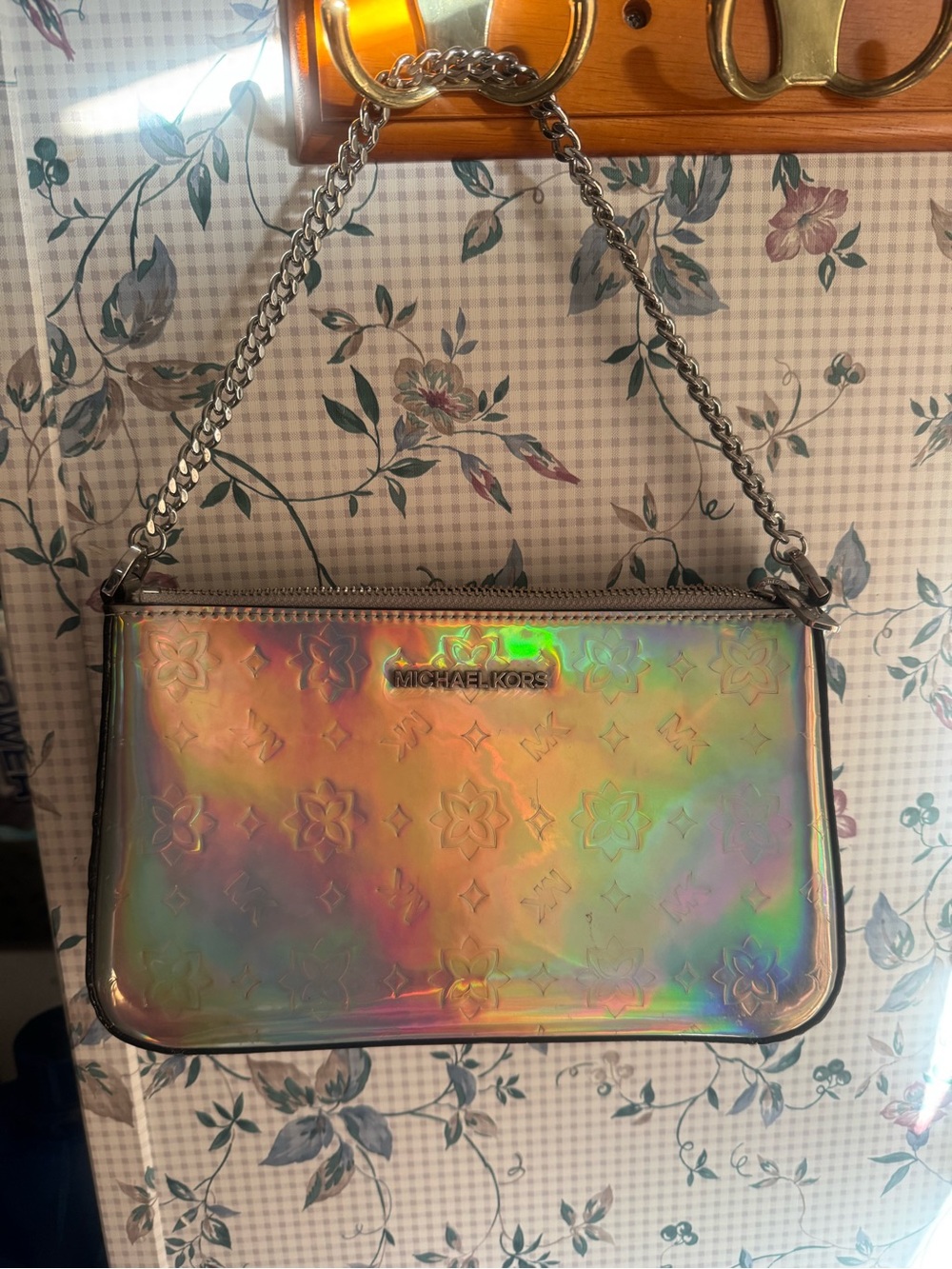 Michael Kors Iridescent Holographic Silver Chain Shoulder Bag & Wallet Set - Picture 3 of 7